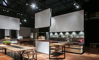 [Translate to International Spanish:] Cocina bulthaup de madera en el Salone del Mobile de Milán