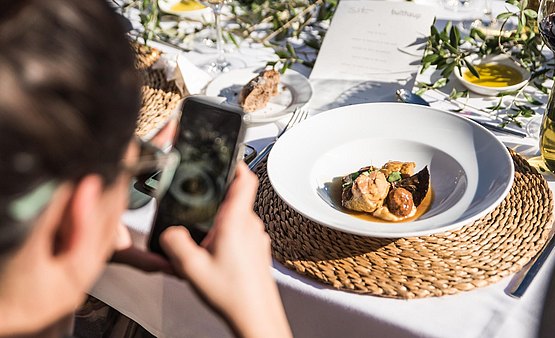 El segundo plato fue un soberbio guiso de pollo, albóndigas y setas.